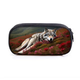 TROUSSE LOUP REPOSANT DANS UN CHAMP DE FLEURS